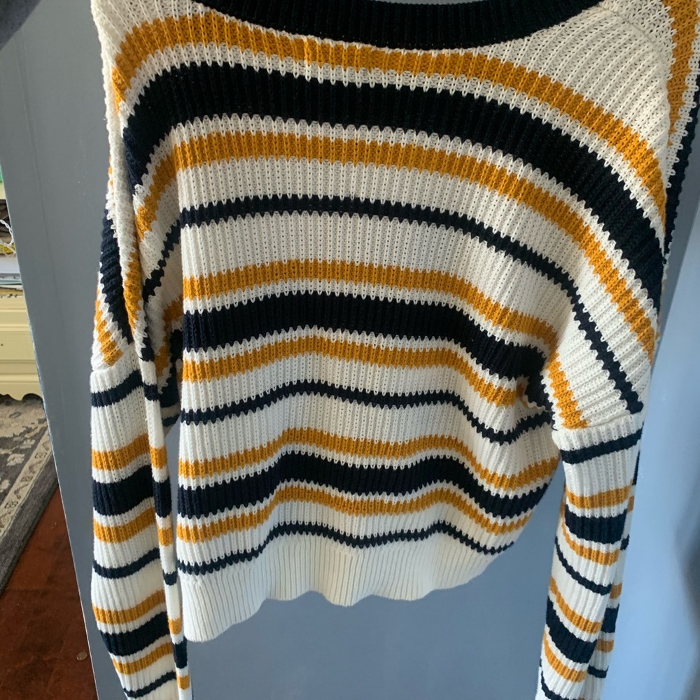 cropped sweater - Picture 2 of 4